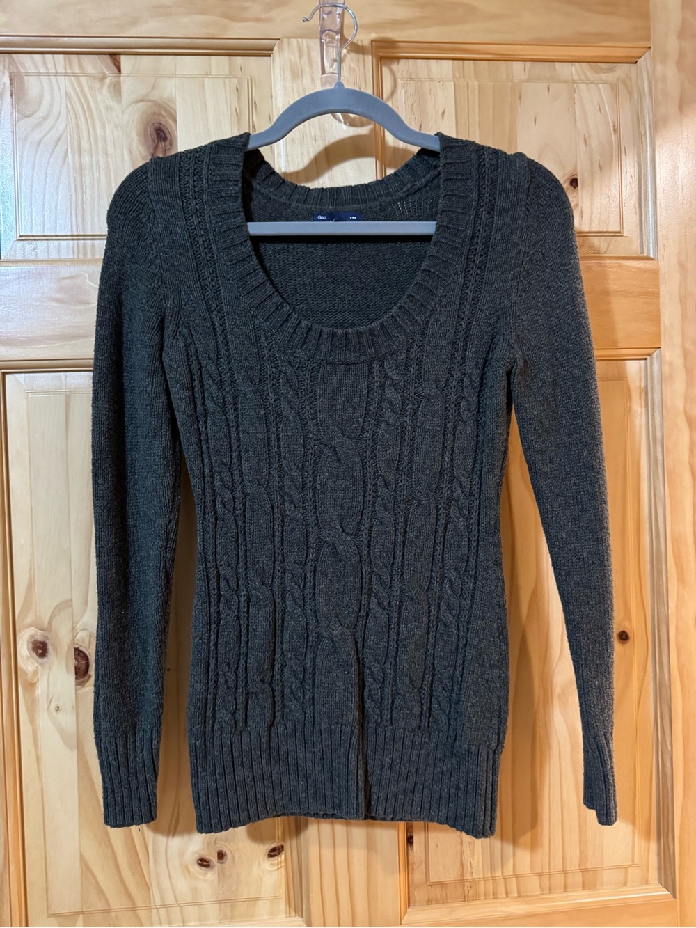GAP Dark Charcoal Cable Knit Scoop Neck Sweater size XS